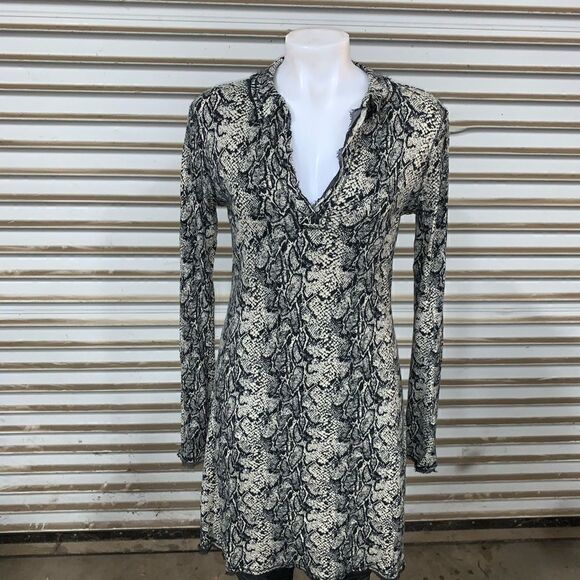 Linq dress career long sleeve snakeskin pattern V neck Size large - Picture 1 of 7